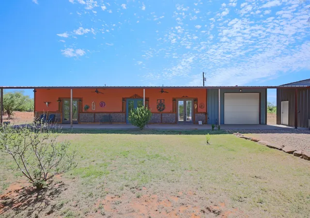 Photo 1 of Single family home for sale at 301 Fagan Rd, Snyder, TX 79549 | MLS# 21398285 | Listing updated on 2026-09-29