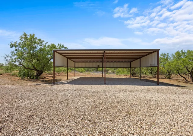 Photo 3 of Single family home for sale at 301 Fagan Rd, Snyder, TX 79549 | MLS# 21398285 | Listing updated on 2026-09-29
