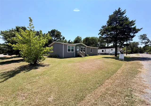 Photo 1 of Manufactured home for sale at 60 Holland St, Pottsboro, TX 75076 | MLS# 21398318 | Listing updated on 2026-09-29