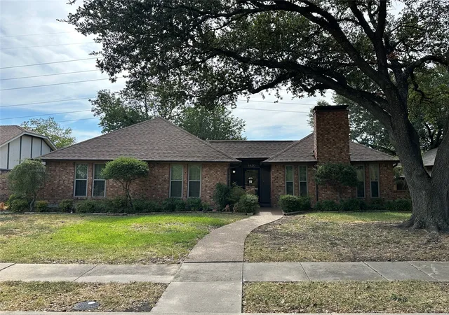 Photo 1 of Sale Pending at 1420 Oxford Pl, Mesquite, TX 75149 | MLS# 21397456 | Listing updated on 2026-10-03