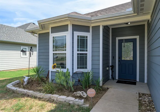 Photo 3 of Single family home for sale at 4814 Pinnacle Pl, Denison, TX 75021 | MLS# 21397202 | Listing updated on 2026-09-29