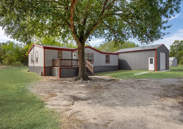 Photo 3 of Manufactured home for sale at 9330 Lynda Ln, Quinlan, TX 75474 | MLS# 21398144 | Listing updated on 2026-09-30
