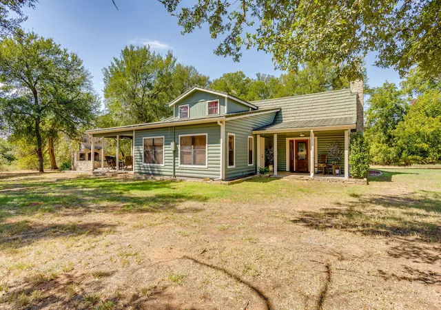 Photo 3 of Single family home for sale at 400 Coronados Trl, Graford, TX 76449 | MLS# 21398295 | Listing updated on 2026-10-06