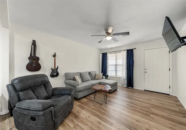 Photo 3 of Single family home for sale at 140 Shirley Dr, Waco, TX 76705 | MLS# 21398400 | Listing updated on 2026-09-29