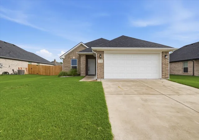 Photo 1 of Single family home for sale at 2120 Gabriel Dr, Sherman, TX 75092 | MLS# 21398358 | Listing updated on 2026-09-29