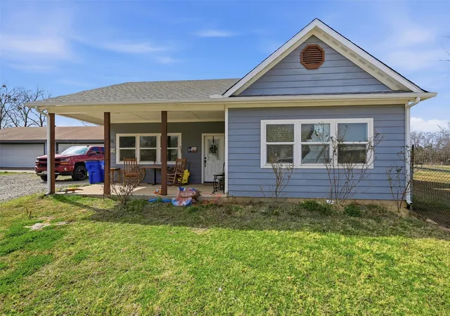 Single family home for sale at 812 Quail Crk Cir, Pottsboro, TX 75076 | MLS# 21398448