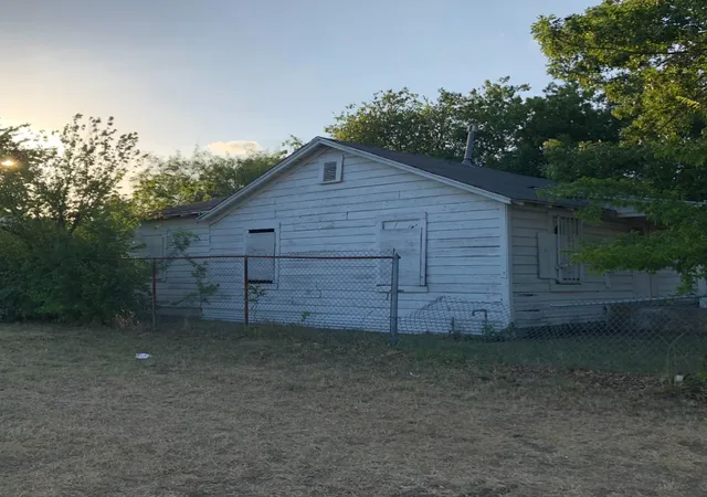 Photo 3 of Single family home for sale at 3331 Sylvan Ave, Dallas, TX 75212 | MLS# 21377045 | Listing updated on 2026-09-29