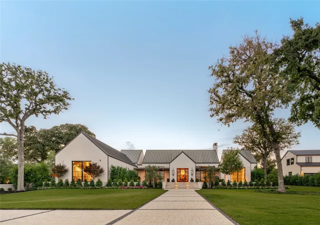 Photo 1 of Mansion for sale at 1725 Placid Oaks Ln, Roanoke, TX 76262 | MLS# 21388473 | Listing updated on 2026-09-29