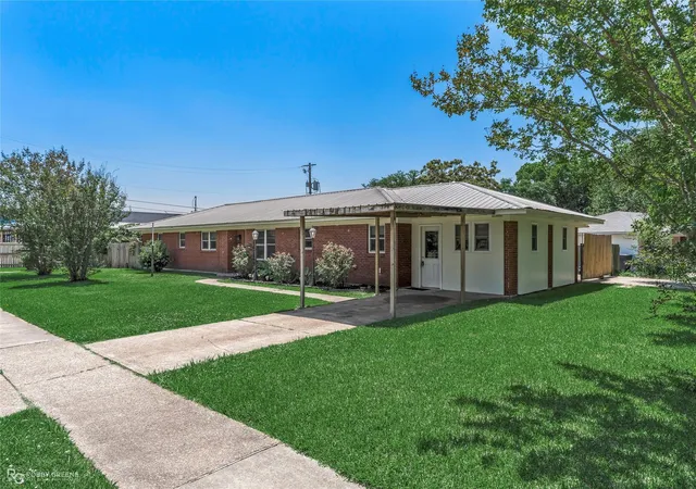 Photo 2 of Single family home for sale at 2110 Belle Grv Dr, Bossier City, LA 71111 | MLS# 21398485 | Listing updated on 2026-09-29