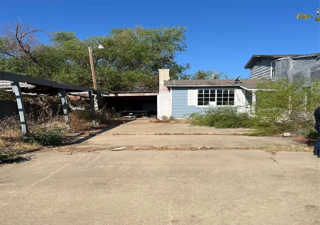 Photo 1 of Single family home for sale at 1279 Willow Ln, Denton, TX 76207 | MLS# 21394598 | Listing updated on 2026-09-30