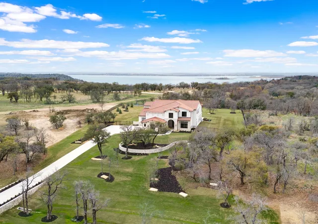 Photo 2 of Mansion for sale at 10621 Arrowhead Point Dr, Fort Worth, TX 76179 | MLS# 21398508 | Listing updated on 2026-10-10
