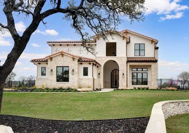 Photo 3 of Mansion for sale at 10621 Arrowhead Point Dr, Fort Worth, TX 76179 | MLS# 21398508 | Listing updated on 2026-10-10