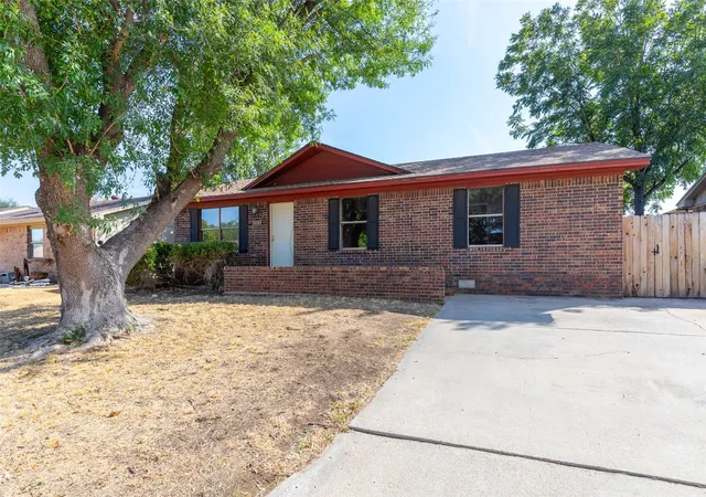 Photo 1 of Single family home for sale at 3725 Trinity Ln, Abilene, TX 79602 | MLS# 21398220 | Listing updated on 2026-10-09