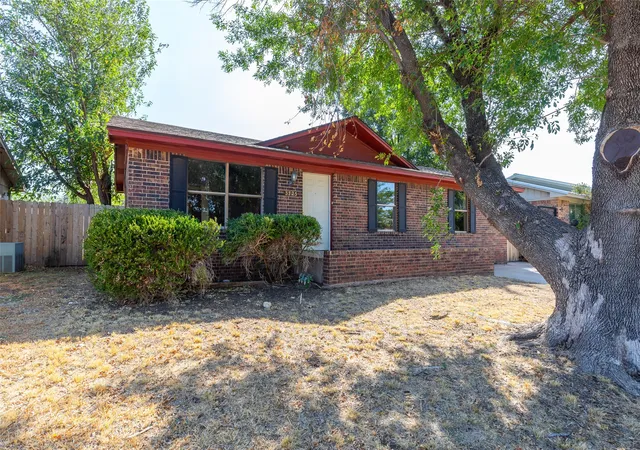 Photo 3 of Single family home for sale at 3725 Trinity Ln, Abilene, TX 79602 | MLS# 21398220 | Listing updated on 2026-10-09