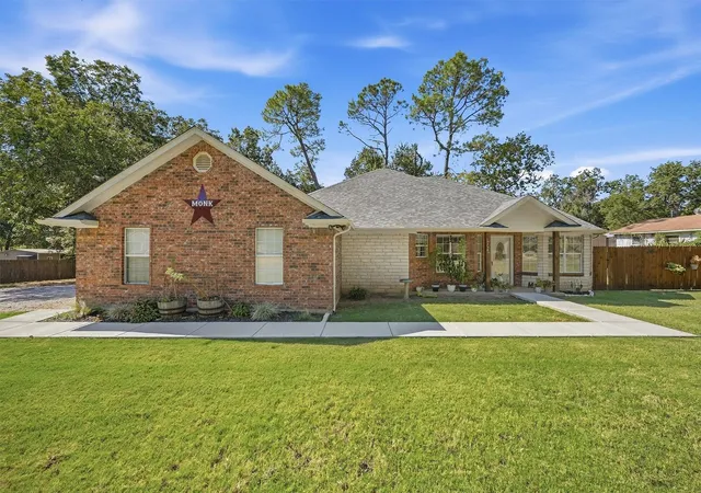 Photo 1 of Single family home for sale at 173 Graves Cir, Pottsboro, TX 75076 | MLS# 21392585 | Listing updated on 2026-10-02