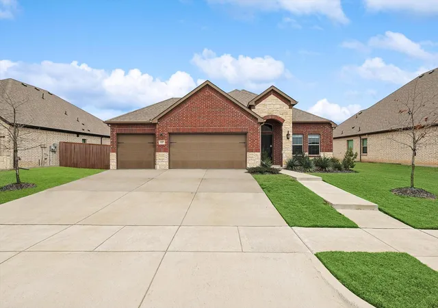 Photo 2 of Single family home for sale at 537 Oleander Dr, Fate, TX 75189 | MLS# 21396763 | Listing updated on 2026-09-29