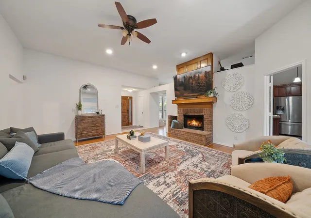Photo 4 of Single family home for sale at 1633 Crosshaven Dr, Lewisville, TX 75077 | MLS# 21397592 | Listing updated on 2026-10-10