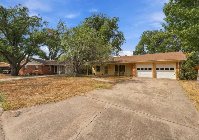 Photo 2 of Single family home for sale at 30 Mill Ct, Abilene, TX 79603 | MLS# 21398354 | Listing updated on 2026-10-06