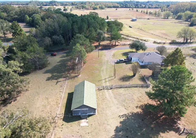 Photo 3 of Single family home for sale at 1191 County Rd 4186, Quitman, TX 75783 | MLS# 21395927 | Listing updated on 2026-09-30