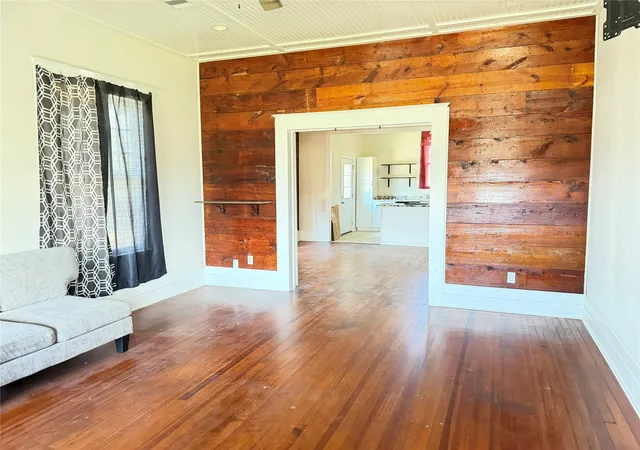 Photo 2 of Single family home for sale at 511 N Beaton St, Corsicana, TX 75110 | MLS# 21398665 | Listing updated on 2026-09-30