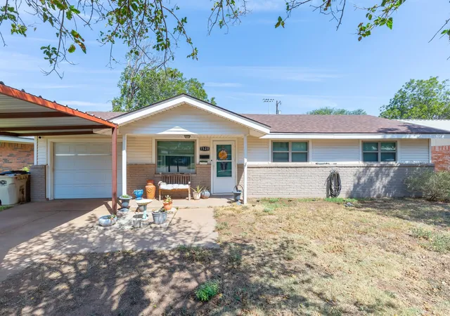 Single family home for sale at 1528 Sunset St, Merkel, TX 79536 | MLS# 21398511