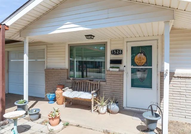 Photo 2 of Single family home for sale at 1528 Sunset St, Merkel, TX 79536 | MLS# 21398511 | Listing updated on 2026-09-30