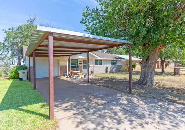 Photo 3 of Single family home for sale at 1528 Sunset St, Merkel, TX 79536 | MLS# 21398511 | Listing updated on 2026-09-30