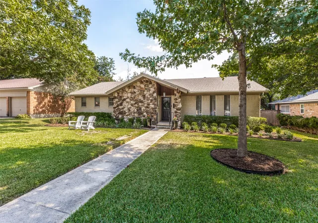 Photo 2 of Single family home for sale at 9864 Shoreview Rd, Dallas, TX 75238 | MLS# 21398693 | Listing updated on 2026-10-05