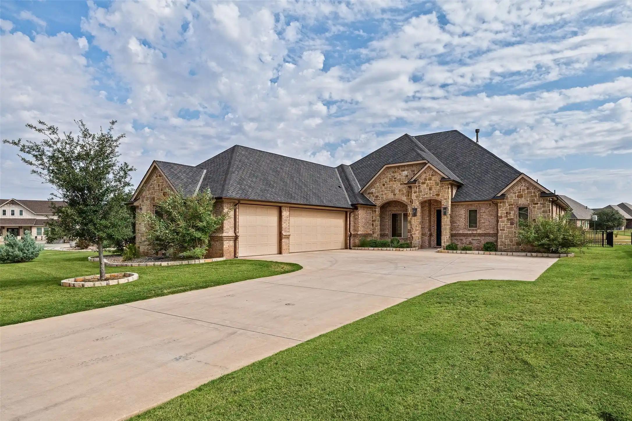 Photo 1 of Single family home for sale at 6341 Weatherby Rd, Granbury, TX 76049 | MLS# 21397512 | Listing updated on 2026-10-29