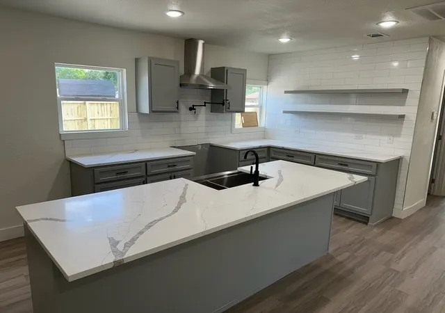 Photo 2 of Single family home for sale at 107 Mcarthur Ln, Cleburne, TX 76031 | MLS# 21395675 | Listing updated on 2026-09-30