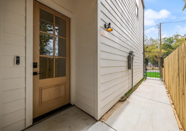 Photo 3 of Single family home for sale at 1641 Faye St, Dallas, TX 75215 | MLS# 21398618 | Listing updated on 2026-10-01