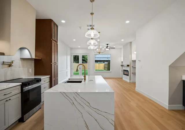 Photo 4 of Single family home for sale at 1641 Faye St, Dallas, TX 75215 | MLS# 21398618 | Listing updated on 2026-10-01