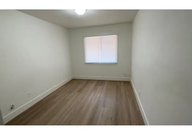 Photo 3 of Single family home for sale at 1014 Turner St, Cleburne, TX 76033 | MLS# 21395791 | Listing updated on 2026-09-30
