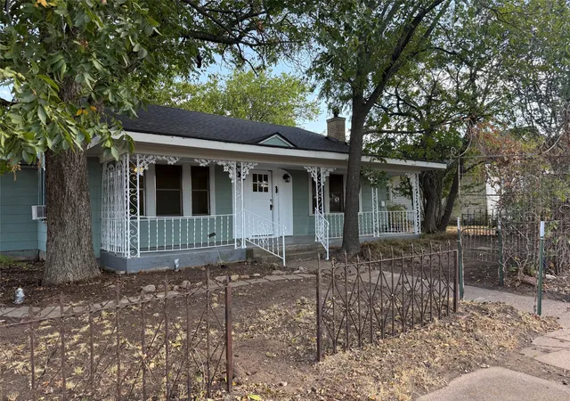Photo 1 of House for sale at 213 Rock St, Bowie, TX 76230 | MLS# 21398767 | Listing updated on 2026-09-30
