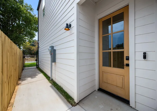 Photo 3 of Single family home for sale at 1643 Faye St, Dallas, TX 75215 | MLS# 21398766 | Listing updated on 2026-10-01