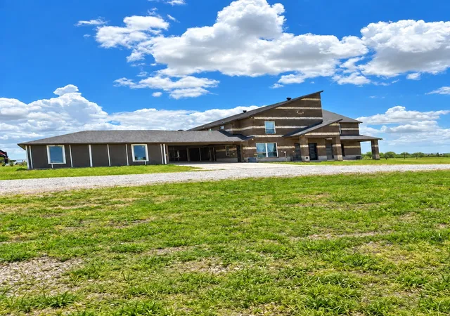 Photo 1 of Mansion for sale at 9077 County Rd 4116, Kaufman, TX 75142 | MLS# 21397891 | Listing updated on 2026-09-29
