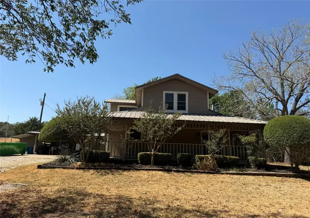 Photo 3 of Single family home for sale at 820 Forgotten Ln, Burleson, TX 76028 | MLS# 21388662 | Listing updated on 2026-10-03