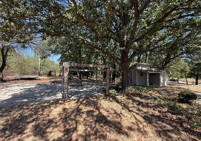 Photo 3 of Single family home for sale at 820 Forgotten Ln, Burleson, TX 76028 | MLS# 21388662 | Listing updated on 2026-10-03