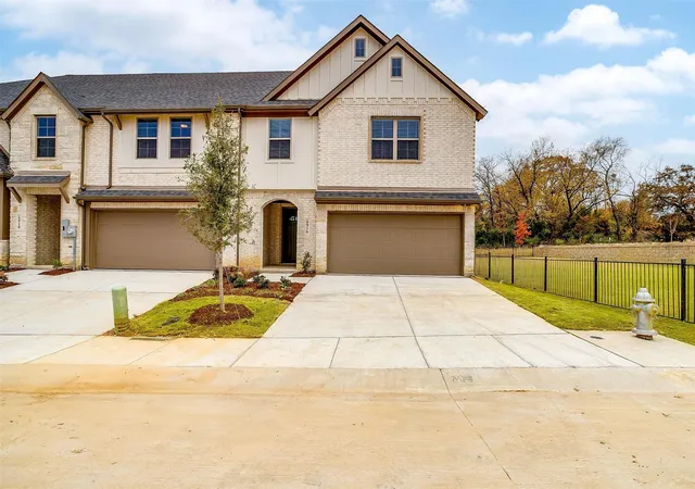 Single family home for sale at 800 Homeplace Cir, Mansfield, TX 76063 | MLS# 21398876