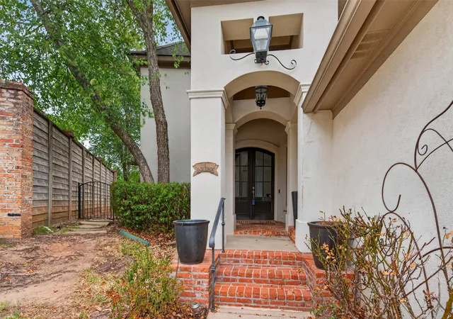 Photo 2 of Single family home for sale at 1 Beaux Rivages Dr, Shreveport, LA 71106 | MLS# 21398883 | Listing updated on 2026-09-30