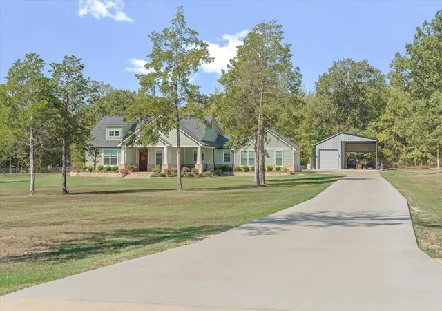 Photo 3 of Single family home for sale at 13925 Cedar Vista Ln, Tyler, TX 75704 | MLS# 21388135 | Listing updated on 2026-10-06