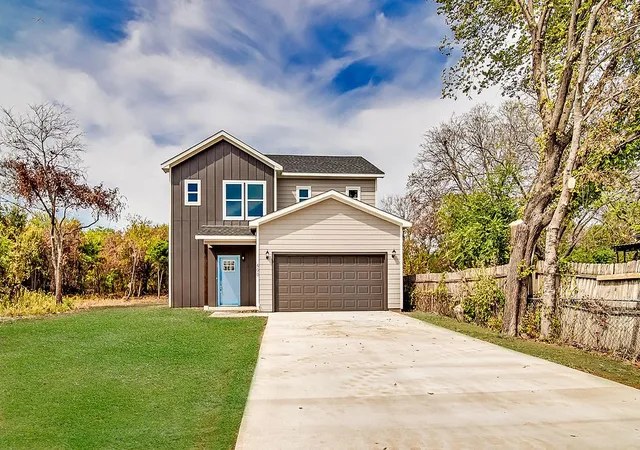Photo 1 of Single family home for sale at 600 Paradise St, Fort Worth, TX 76111 | MLS# 21398935 | Listing updated on 2026-10-04
