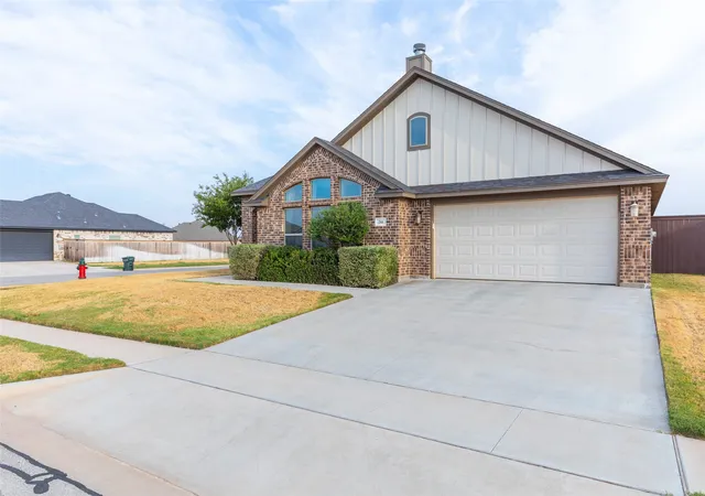 Photo 2 of Single family home for sale at 244 Carriage Hills Pkwy, Abilene, TX 79602 | MLS# 21398942 | Listing updated on 2026-10-10