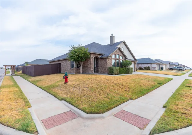 Photo 3 of Single family home for sale at 244 Carriage Hills Pkwy, Abilene, TX 79602 | MLS# 21398942 | Listing updated on 2026-10-10
