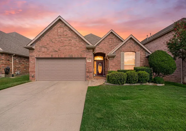 Photo 1 of Single family home for sale at 307 Park Hvn Blvd, Euless, TX 76039 | MLS# 21397863 | Listing updated on 2026-10-10