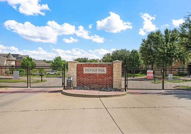 Photo 2 of Single family home for sale at 307 Park Hvn Blvd, Euless, TX 76039 | MLS# 21397863 | Listing updated on 2026-10-10