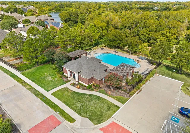 Photo 3 of Single family home for sale at 307 Park Hvn Blvd, Euless, TX 76039 | MLS# 21397863 | Listing updated on 2026-10-10
