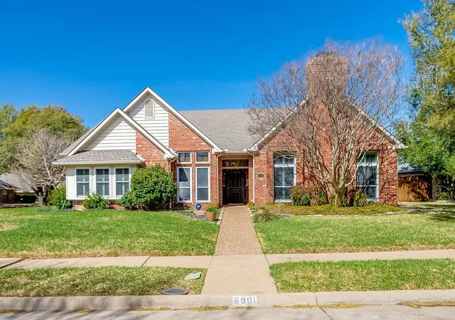Single family home for sale at 6901 April Way Cir, Plano, TX 75023 | MLS# 21398840