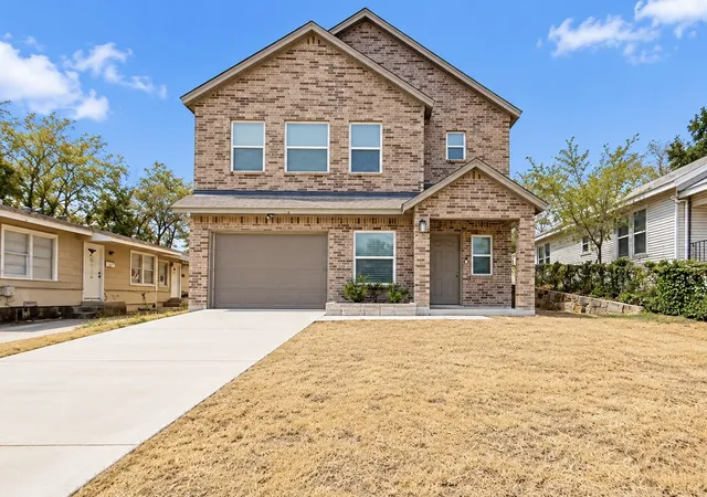Photo 1 of Single family home for sale at 2407 Lee Ave, Fort Worth, TX 76164 | MLS# 21395374 | Listing updated on 2026-10-03