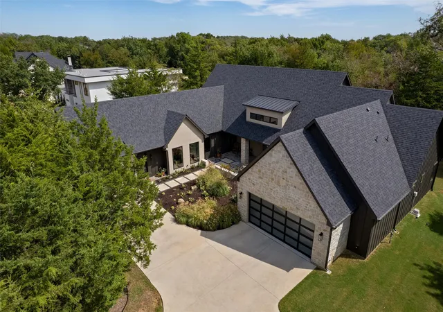 Photo 3 of Single family home for sale at 206 Lila Blue Ln, Van Alstyne, TX 75495 | MLS# 21397773 | Listing updated on 2026-10-07